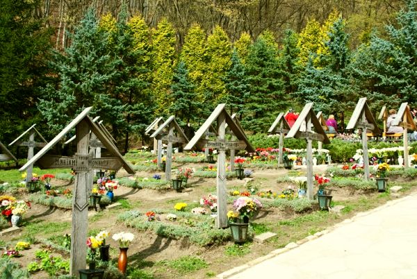Mormântul Părintelui Arsenie Boca de la Prislop – Mormântul Cald