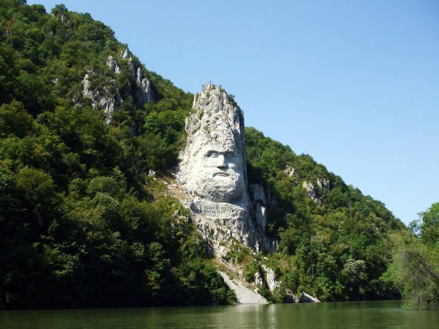 Personal infrastructure slim Chipul lui Decebal, cea mai mare sculptură în piatră, din Europa | LaTAIFAS