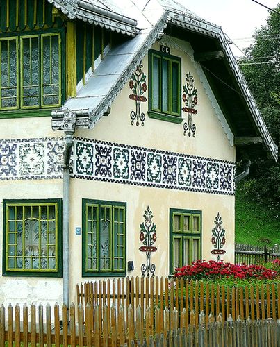 Locuri Minunate în România: Casele Încondeiate din Ciocăneşti, Suceava