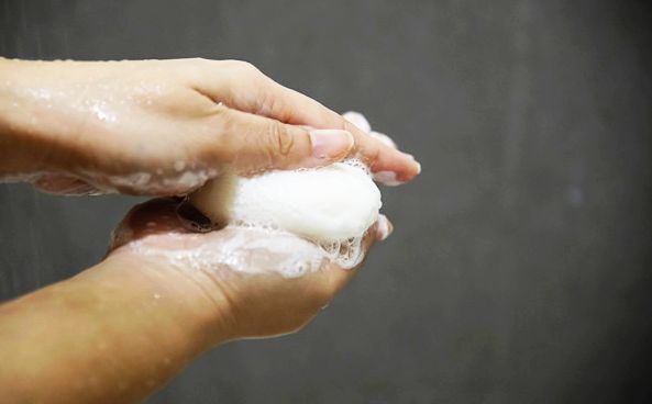 Apa si sapunul mai eficiente decat dezinfectantele