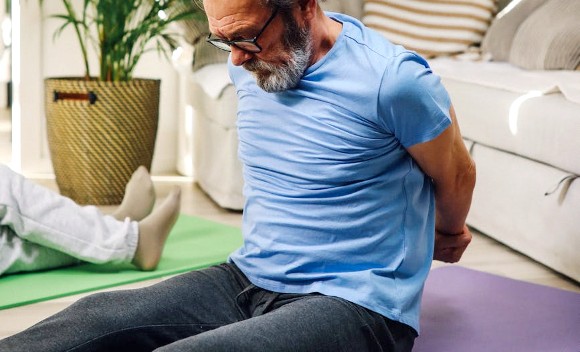 Exerciții pentru durerile lombare – fizioterapeutul Alin Burileanu