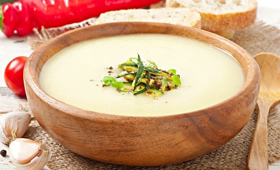 Supă-cremă de usturoi – fină precum catifeaua!  