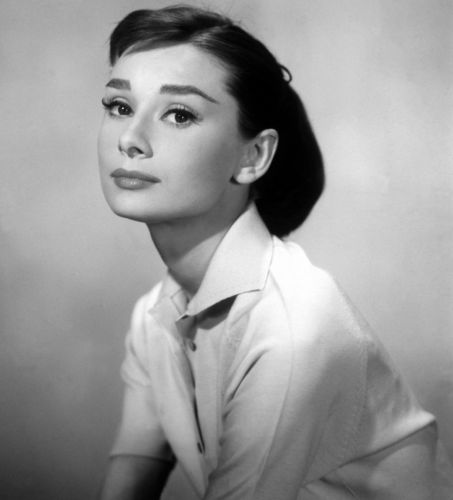 Tunsori Scurte și Coafuri Elegante Stil Audrey Hepburn