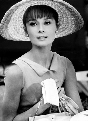 Coafuri Elegante Audrey Hepburn