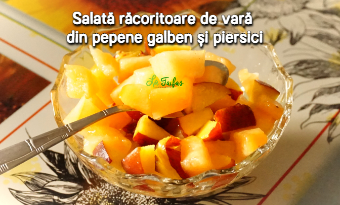 Salata racoritoare de vara din pepene galben si piersici